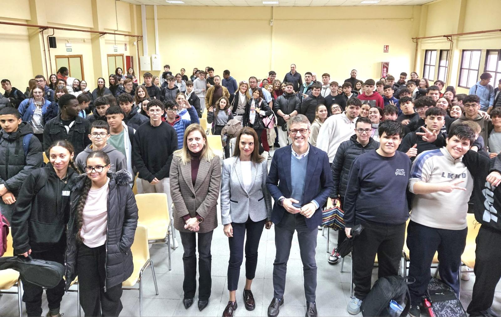 Alumnos de ESO y Bachillerato de Murcia aprenden cómo elaborar un presupuesto y buscar fondos